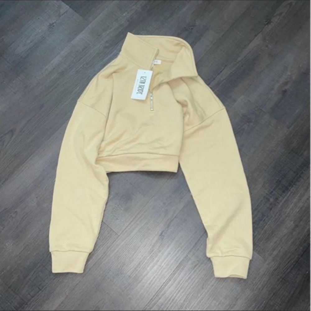 NWT 12th Tribe cropped sweatshirt, Size small/medium